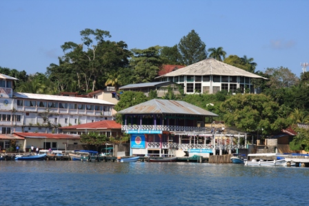 In Livingston klarieren wir mit Hilfe von Agenten Raul ein.